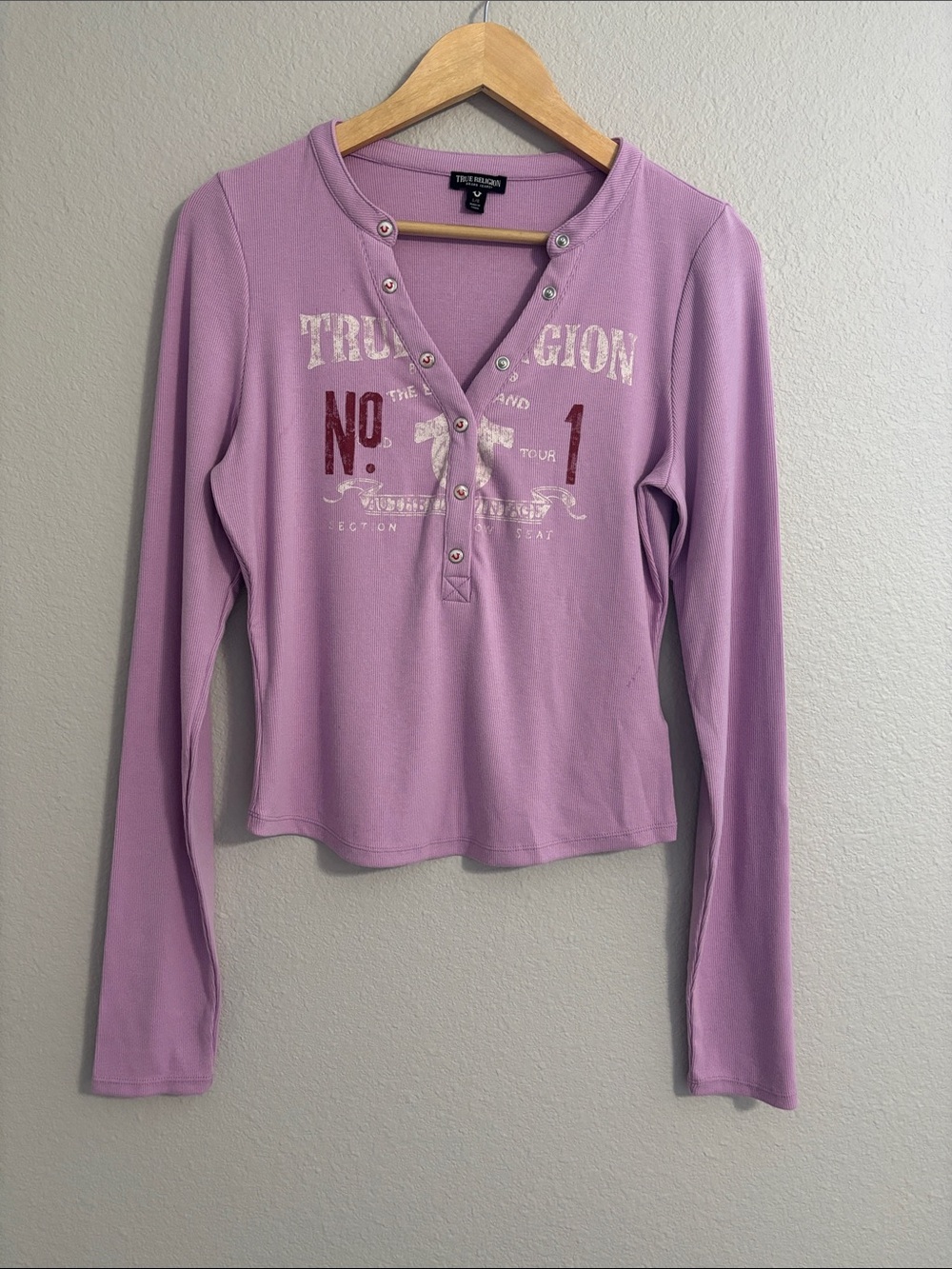 True Religion Women’s Ribbed Faded Logo Lavender Long Sleeve Henley Top Size L